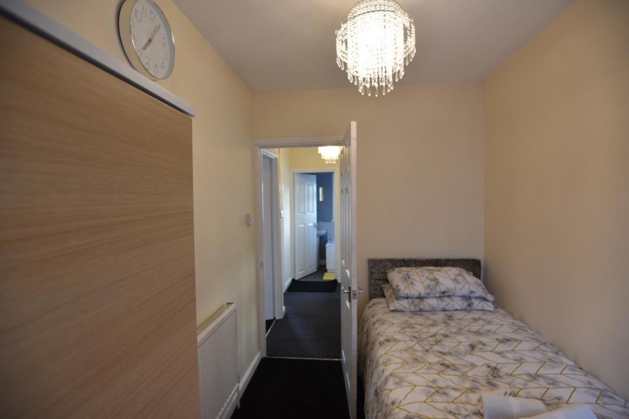 Lovely Holiday Home Near Cardiff City Centre - Madoc Road 3 Bedrooms Sleeps Up To 7 Exterior foto