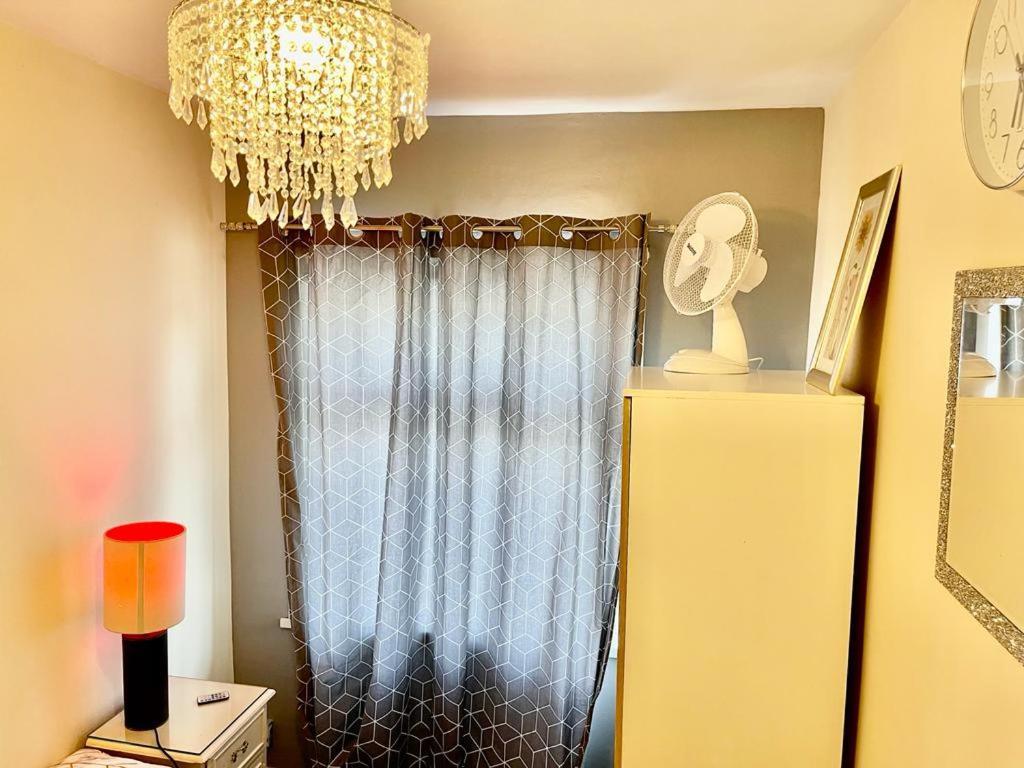 Lovely Holiday Home Near Cardiff City Centre - Madoc Road 3 Bedrooms Sleeps Up To 7 Exterior foto