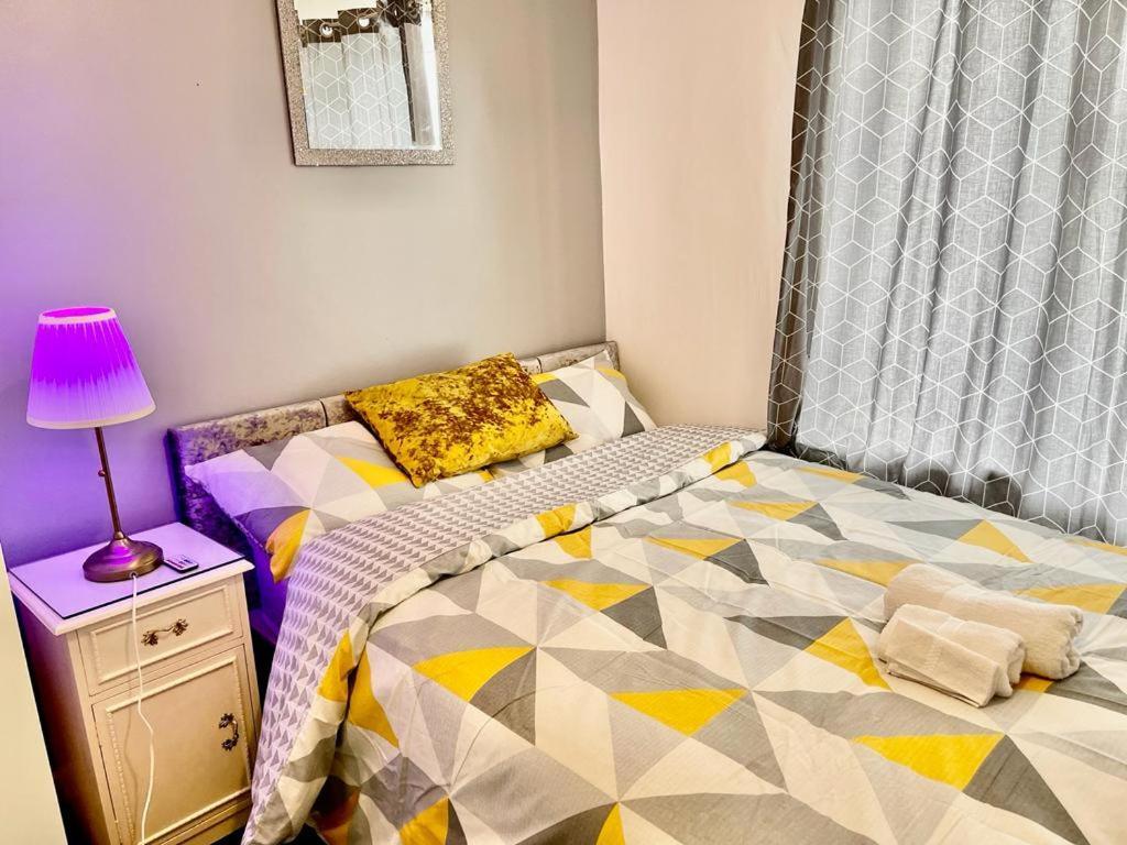 Lovely Holiday Home Near Cardiff City Centre - Madoc Road 3 Bedrooms Sleeps Up To 7 Exterior foto